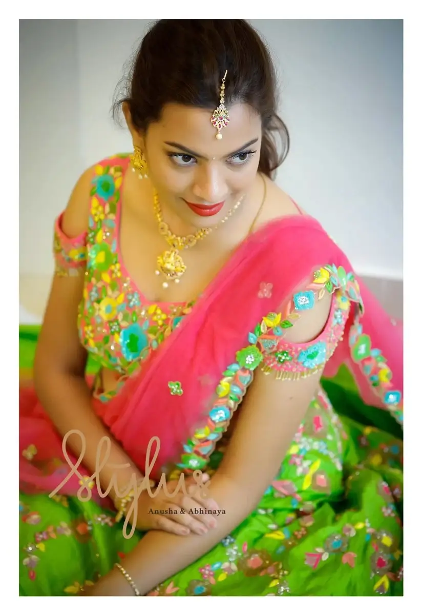 South Indian Queen Singer Geetha Madhuri In Traditional Green Lehenga Choli